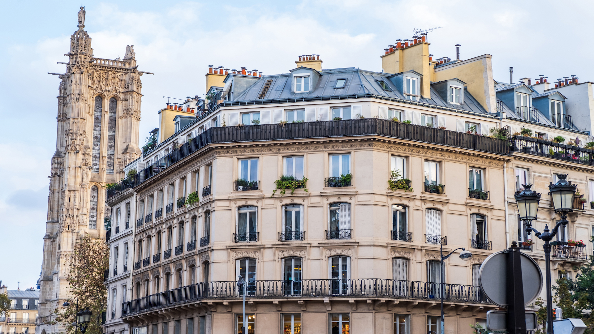"Déménager à Paris : l'accompagnement de votre agence de quartier est crucial"
